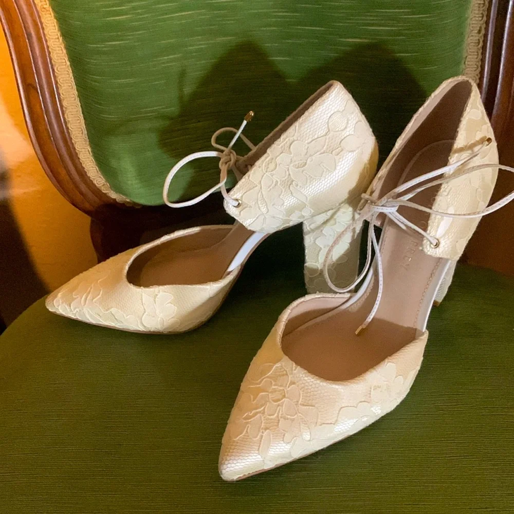 Shoes of Prey White Lace Heels.  Sz 8_5